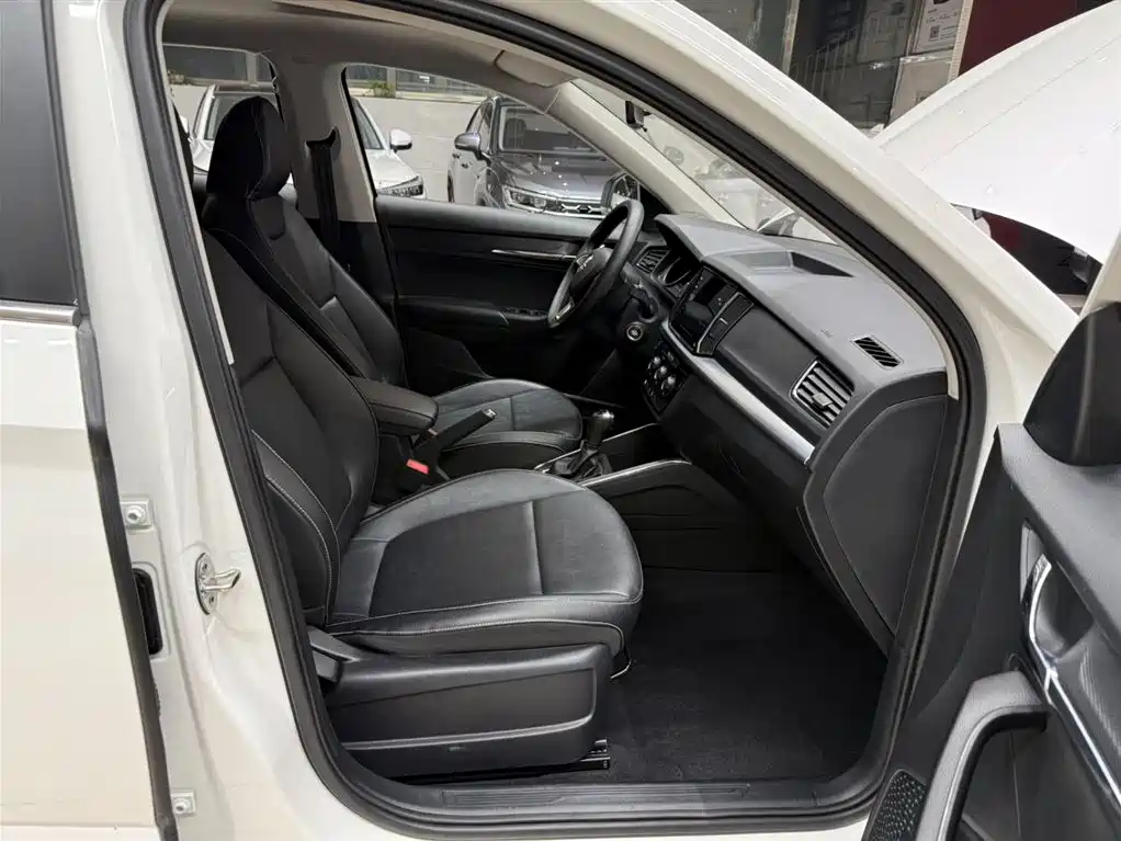 Škoda Kamiq 2022 1.5L Automatic Comfort Edition фото 20