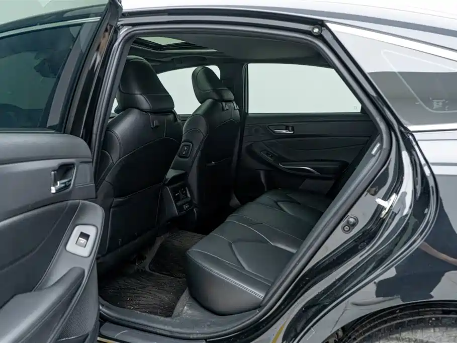 Toyota Avalon 2022 2.0L Luxury Edition фото 16