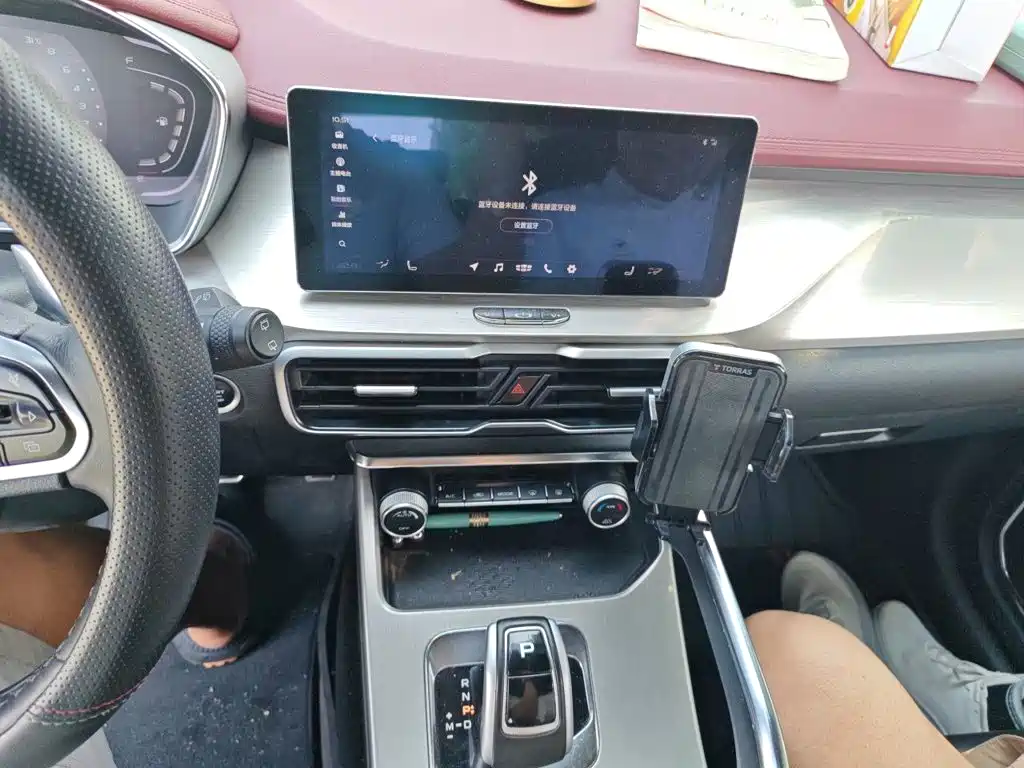 Фото 9 - Geely Binyue