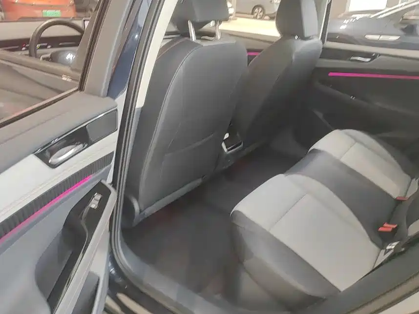 VOLKSWAGEN ID.7 VIZZION