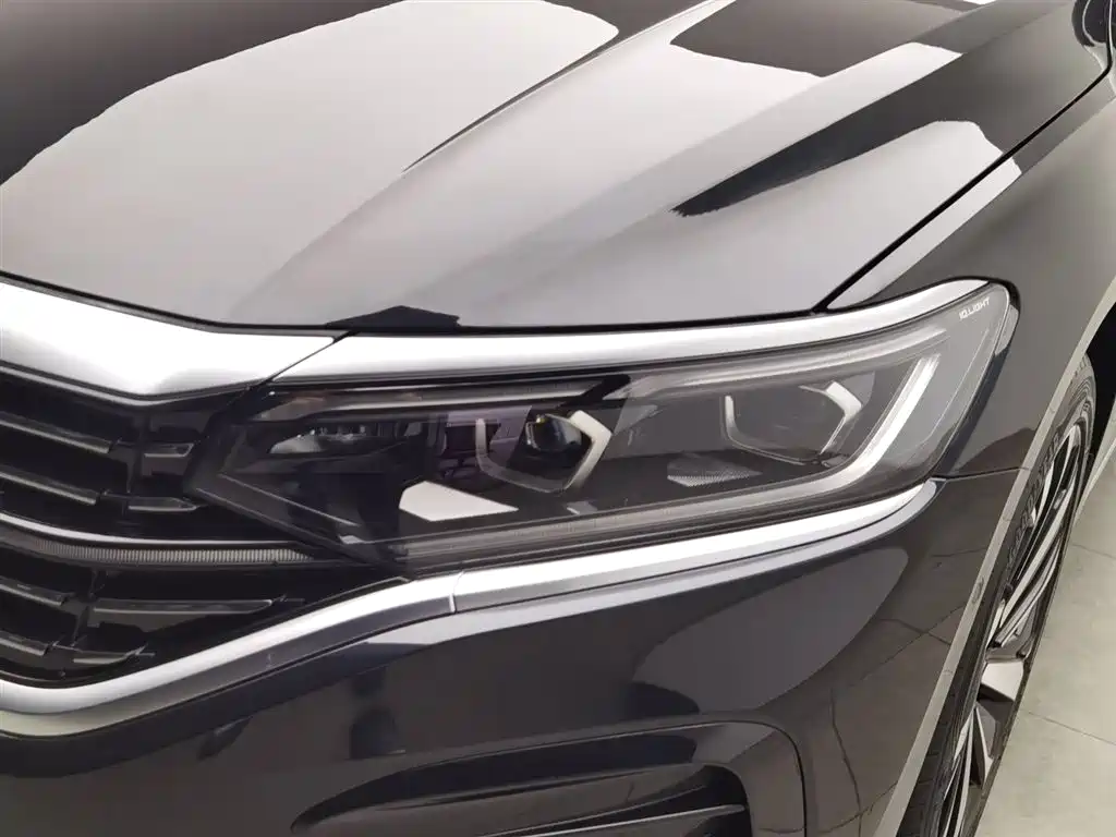 Volkswagen Passat 2022 330TSI Luxury Edition фото 7