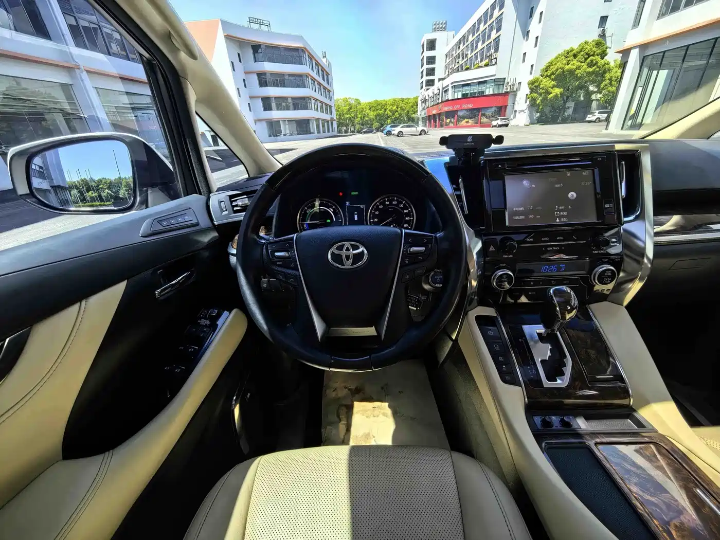 Toyota Alphard 2019 Hybrid 2.5L Luxury фото 19