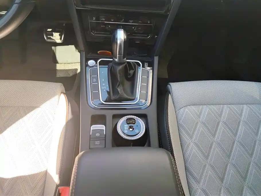 Volkswagen Magotan 2023 Model 2 Million Commemorative Edition 330TSI DSG Luxury фото 16