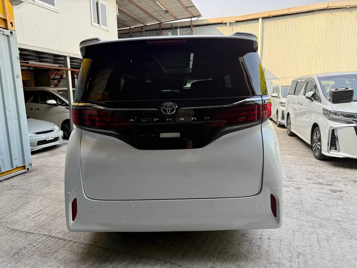 Toyota Alphard 2025 Hybrid 2.5L Prestige Gold Edition фото 9