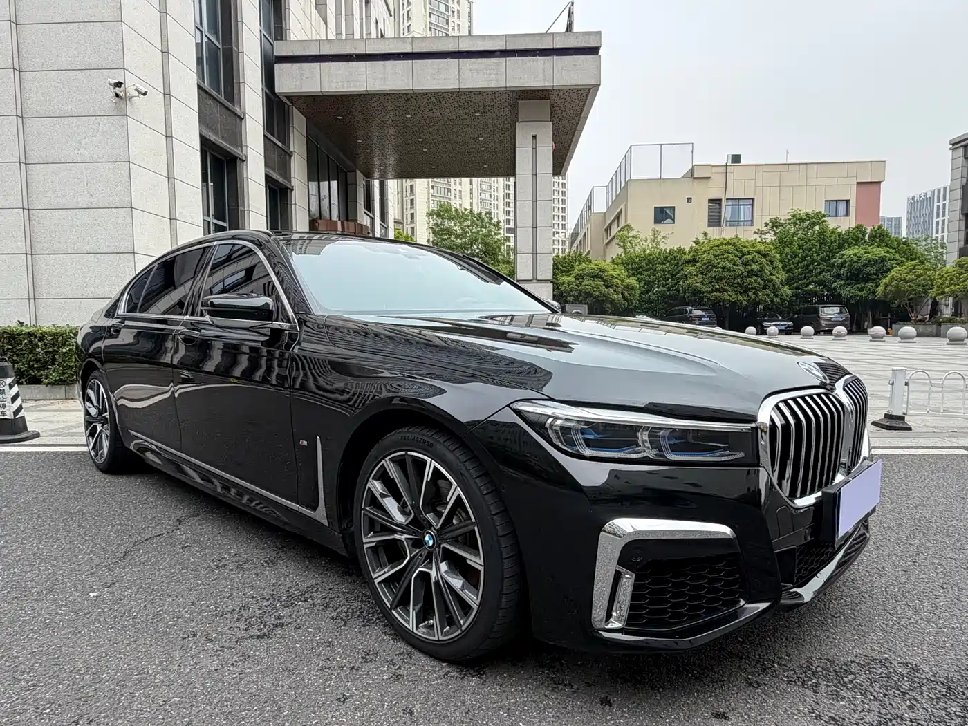 BMW 7 Series 2019 740Li Exclusive M Sport Package фото 3