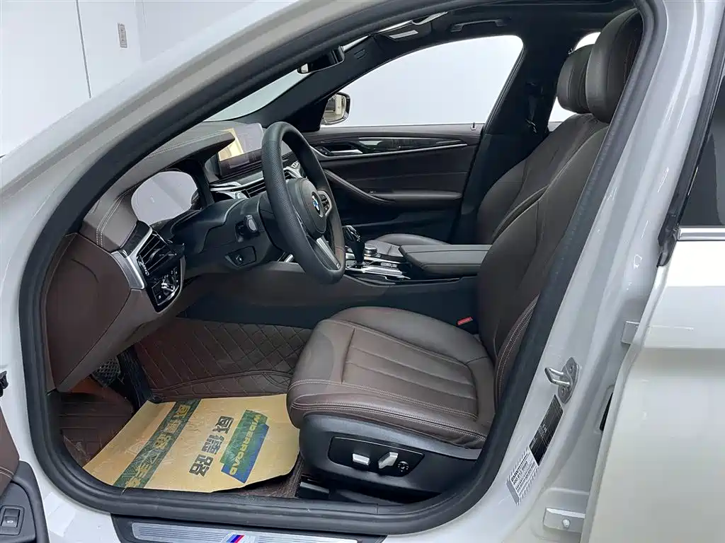 BMW 5 Series 2020 525Li M Sport Package фото 15