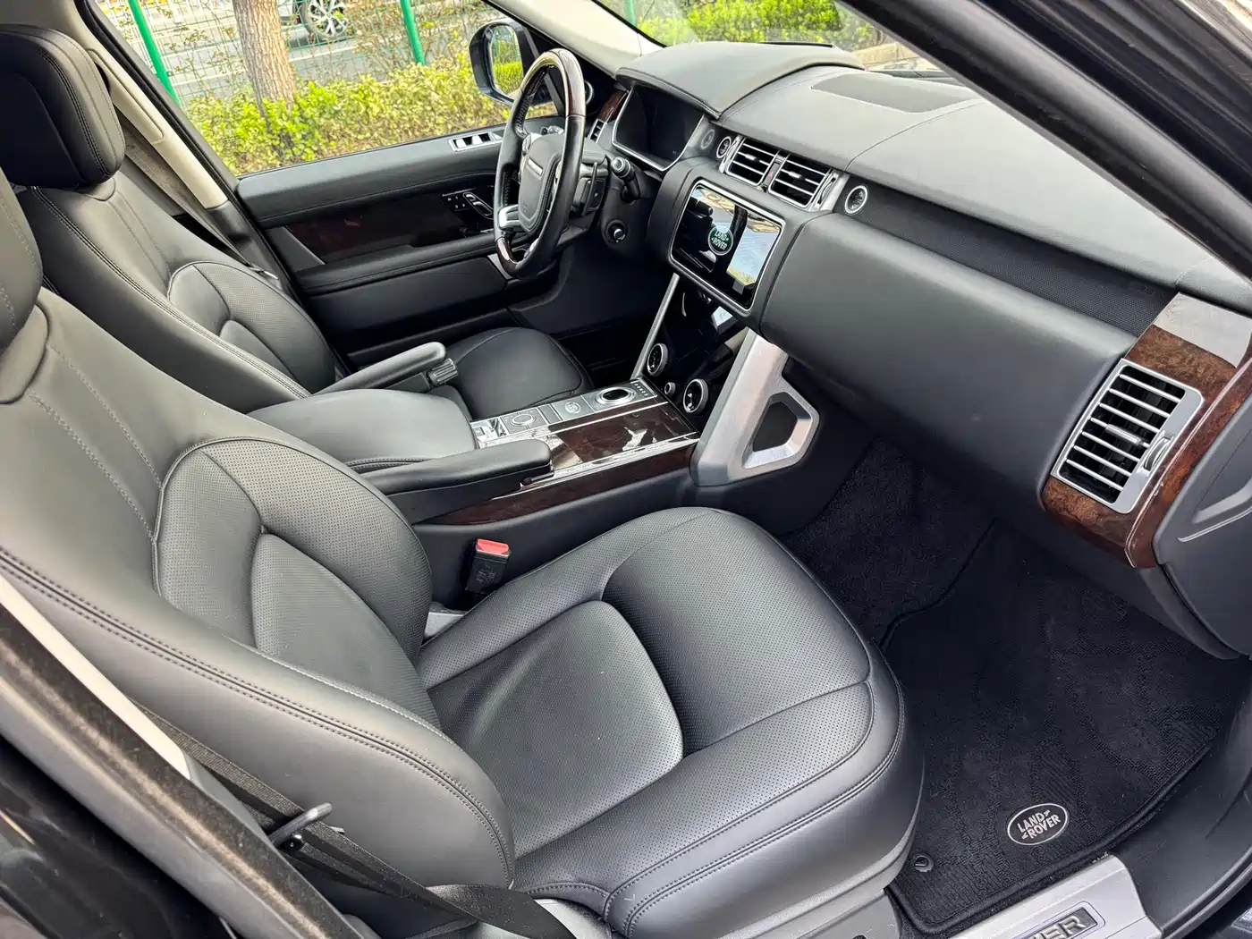 Land Rover Range Rover 2020 3.0 L6 Heritage Extended Edition фото 11