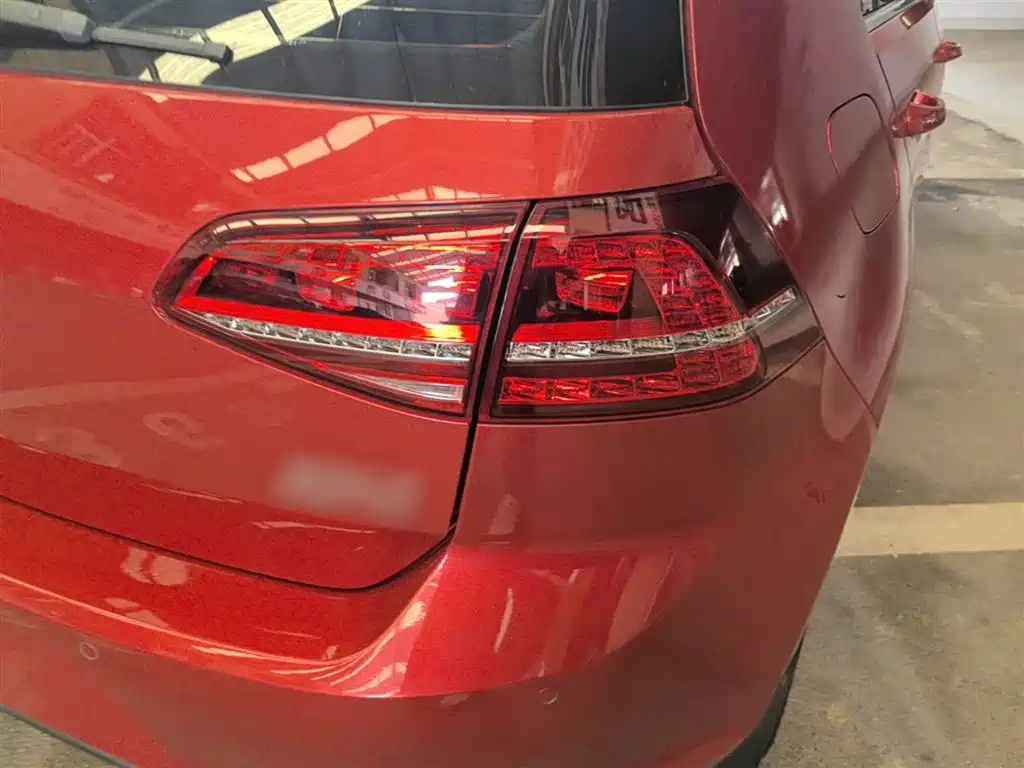 Volkswagen Golf 2017 230TSI Auto Comfort Millionth Anniversary Edition фото 8