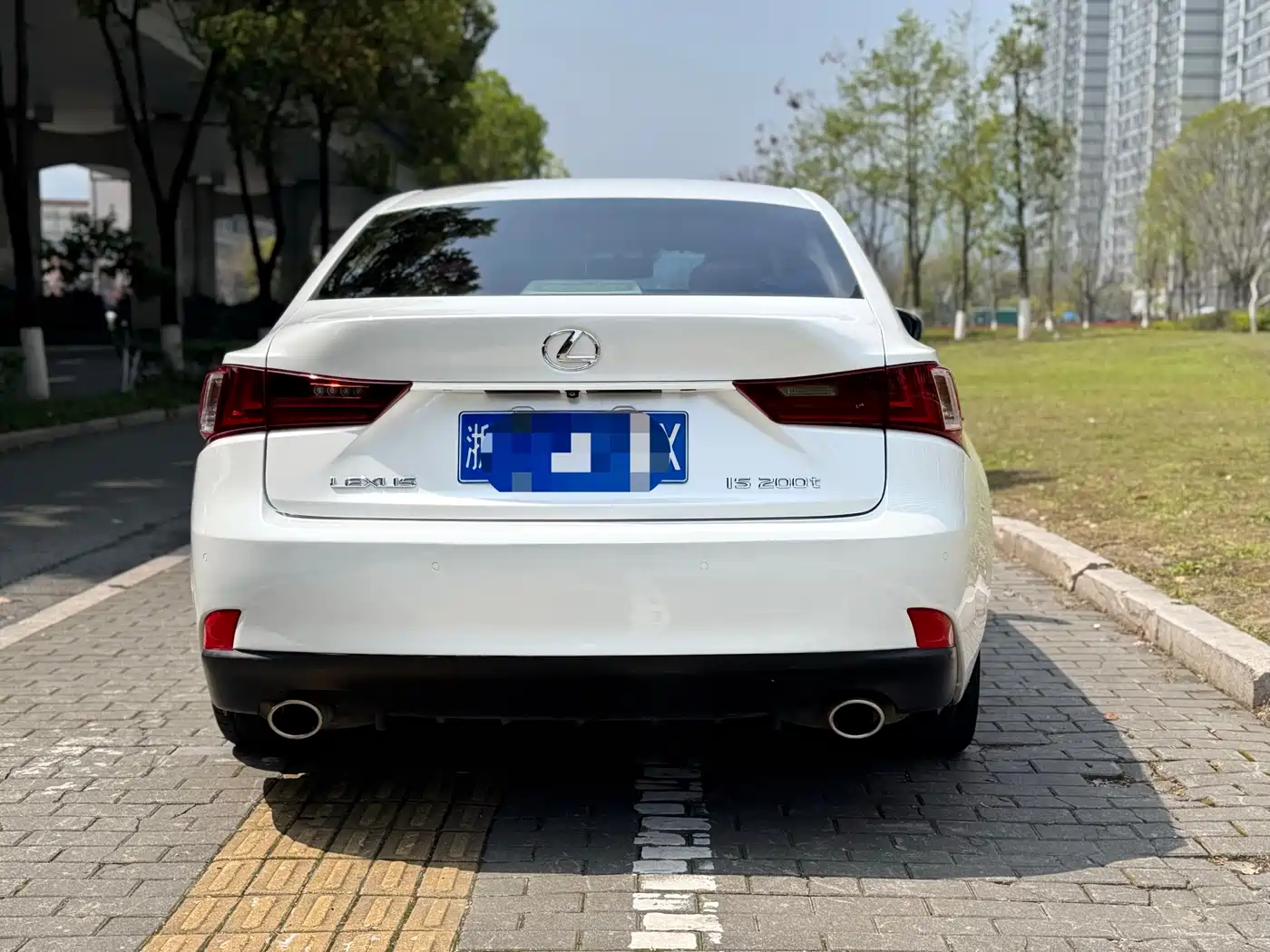 Lexus IS 2015 200t Luxury Edition фото 14