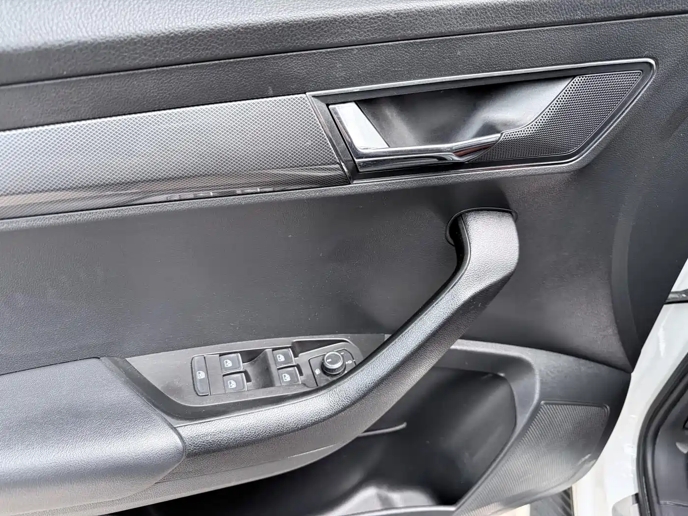 Škoda Karoq 2019 TSI280 Smart Drive Luxury Edition China V фото 8