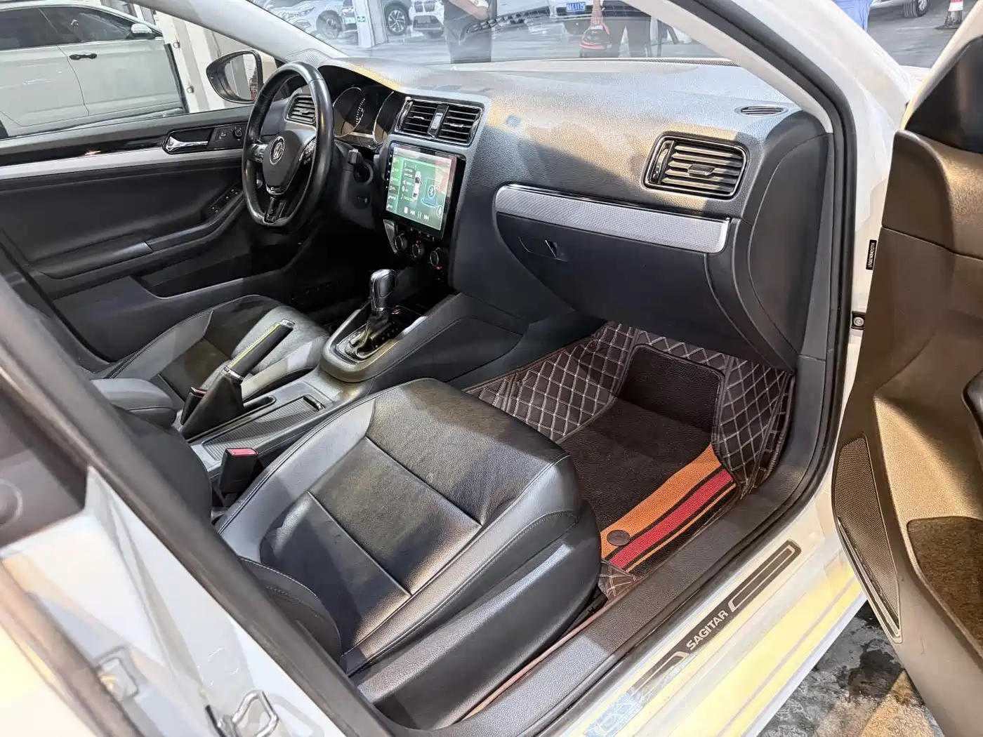 Volkswagen Sagitar 2018 1.6L Automatic Comfort фото 16