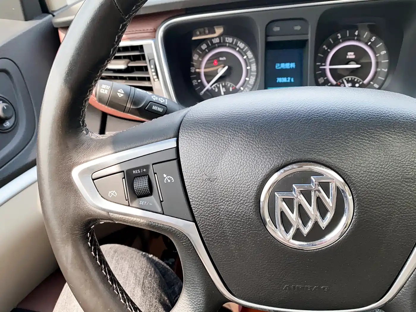 Buick GL8 2018 28T Premium Model China VI фото 15