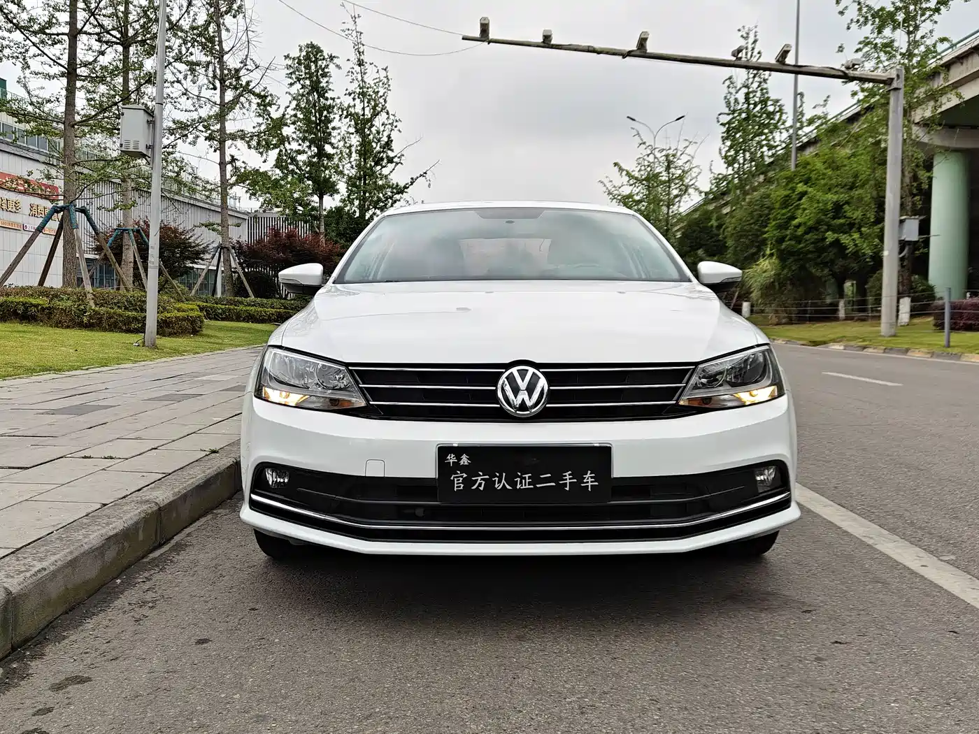 Volkswagen Sagitar 2017 1.6L Automatic Comfort фото 2