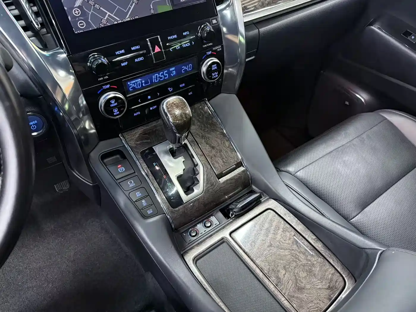 Toyota Vellfire 2021 Crown Hybrid 2.5L HV Premium Edition фото 18