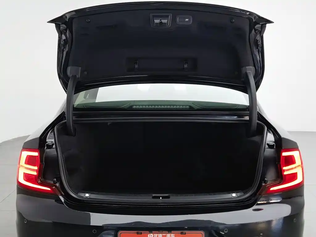 صورة 16 - Volvo S90 Plug-in Hybrid