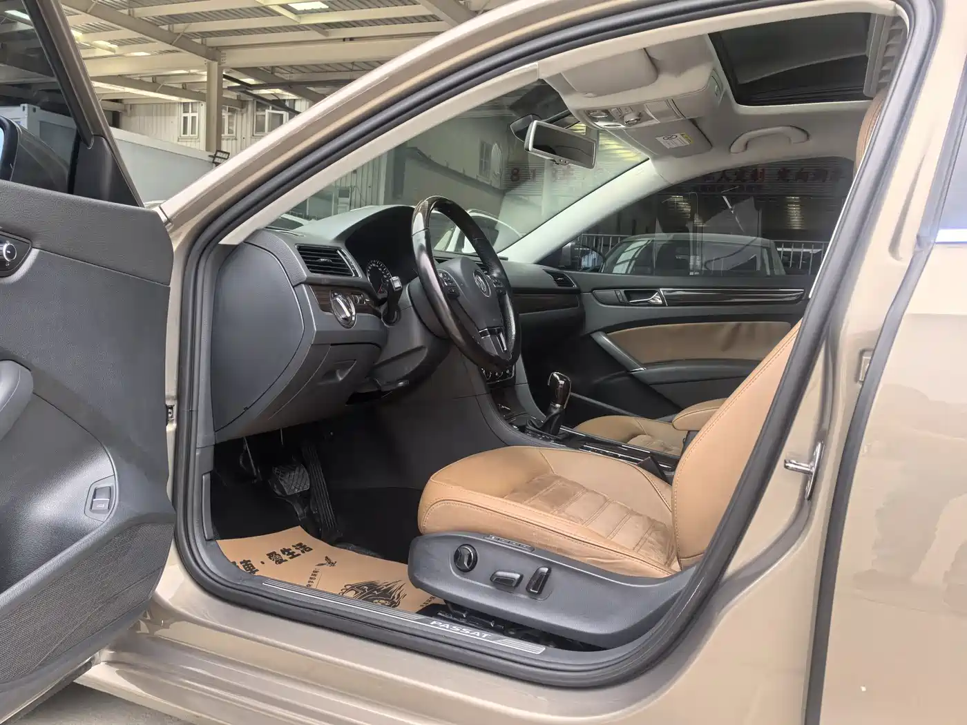 Volkswagen Passat 2014 2.0TSI DSG Executive Navigation Edition фото 5
