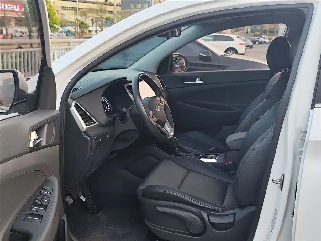 Hyundai Tucson 2015 1.6T Dual Clutch 2WD Smart фото 11