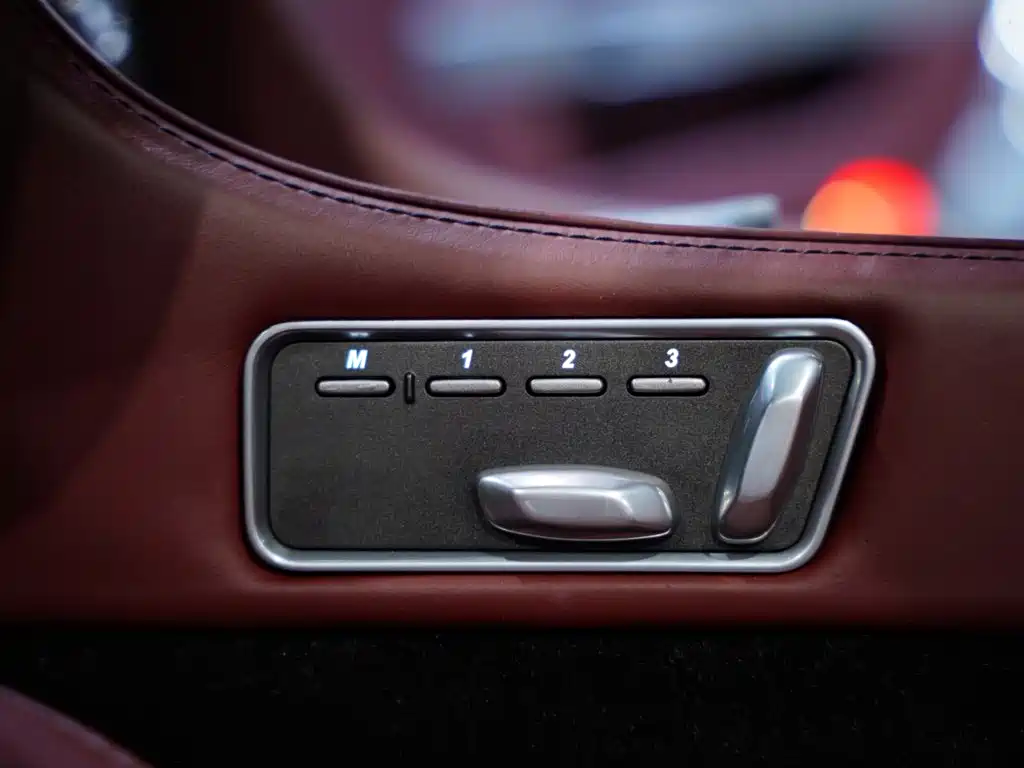 Фото 20 - Aston Martin DB9