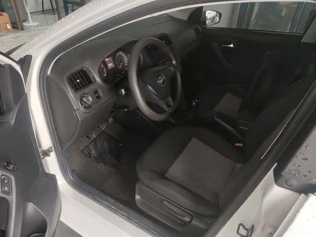 Volkswagen Polo 2016 1.4L Manual Trend фото 15