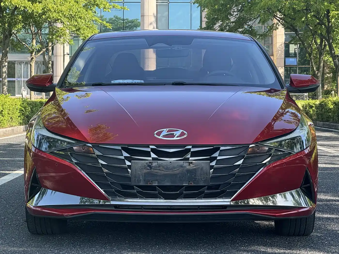 Hyundai Elantra 2021 1.5L CVT LUX Premium Edition фото 4