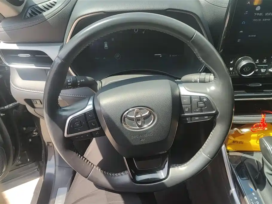 TOYOTA HIGHLANDER