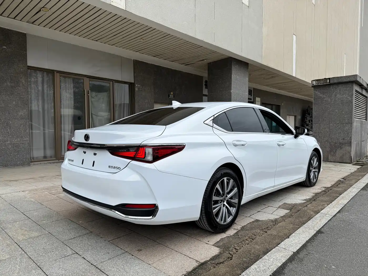 Lexus ES 2018 200 Luxury Edition China V фото 8