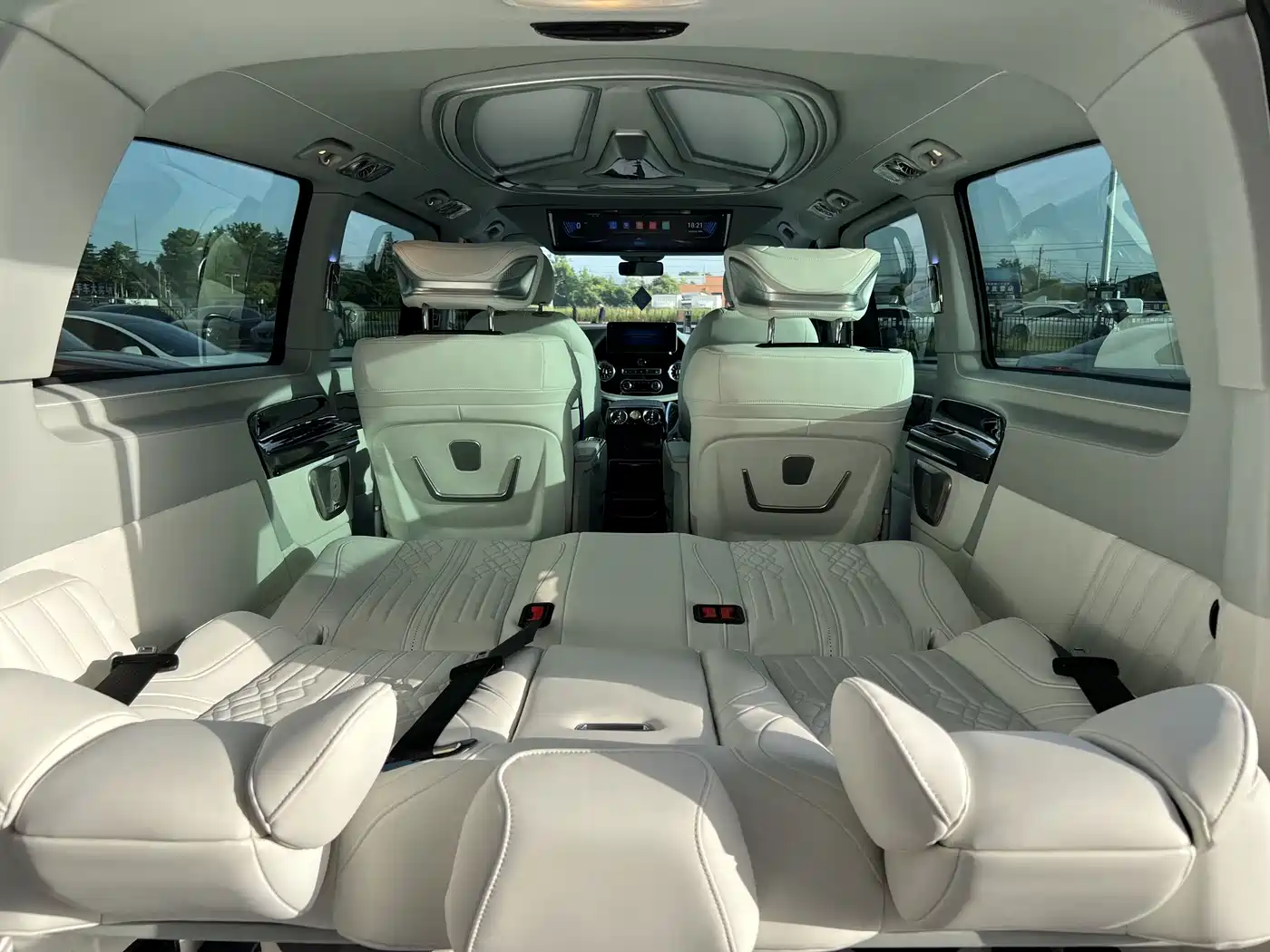 Mercedes-Benz Vito 2023 2.0T Business 7-Seater фото 7