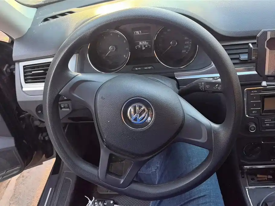 Volkswagen Bora 2017 1.6L Manual Fashion Edition фото 15