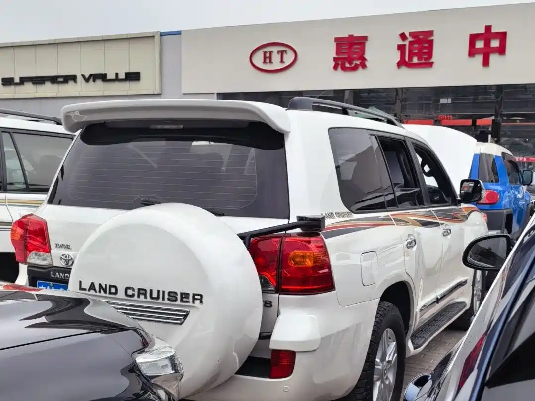 Toyota Land Cruiser (Import) 2015 4.6L V8 Middle East Limited Edition фото 19