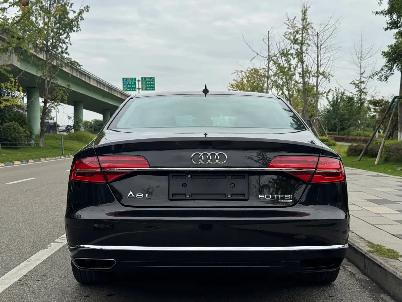 Фото 10 - Audi A8