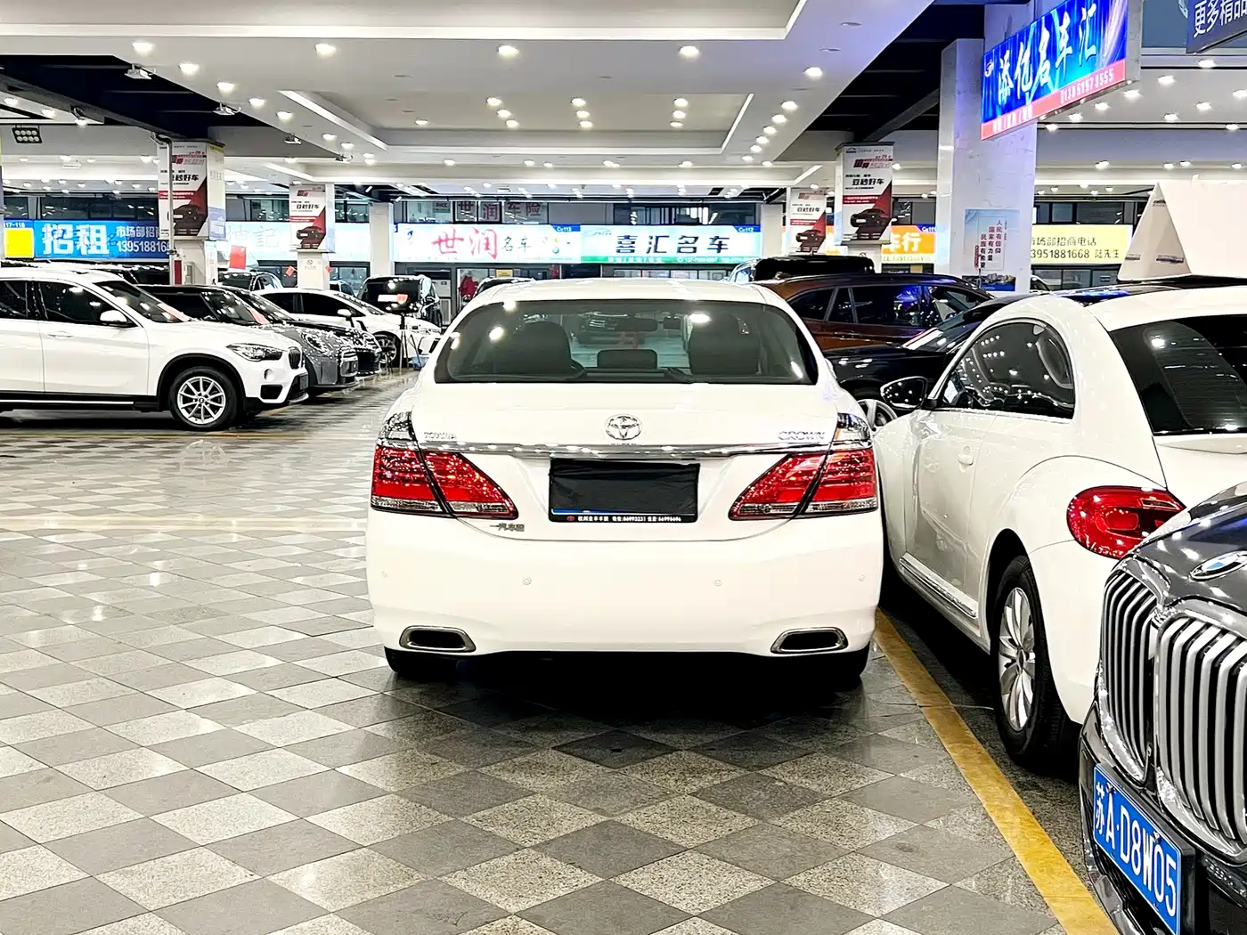 Toyota Crown 2012 2.5L Royal Leather Edition фото 4