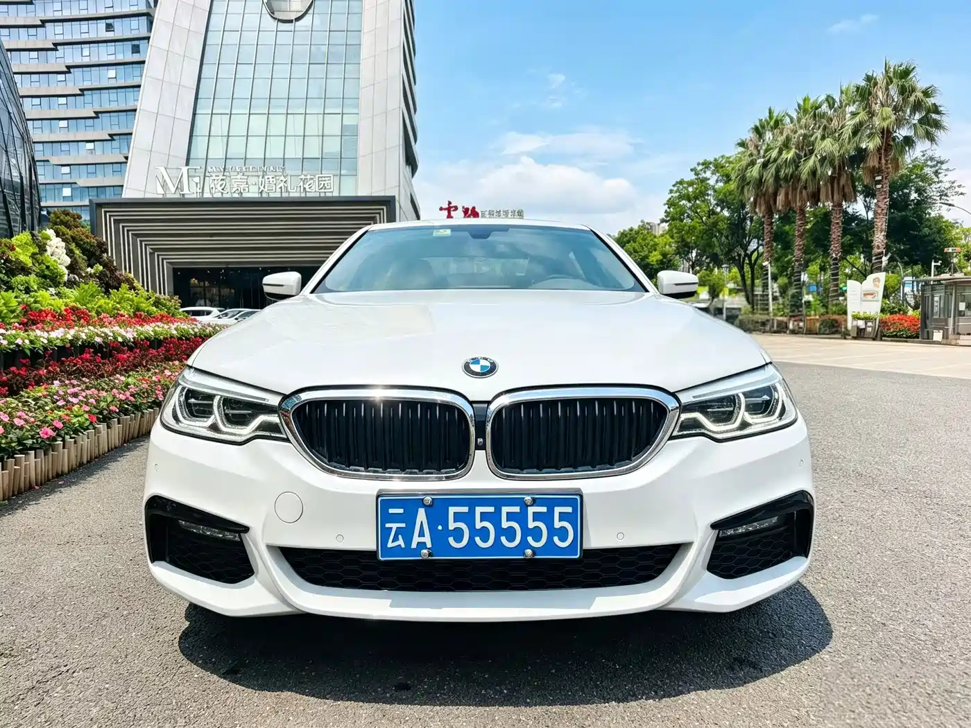 Photo 2 - BMW 5 Series