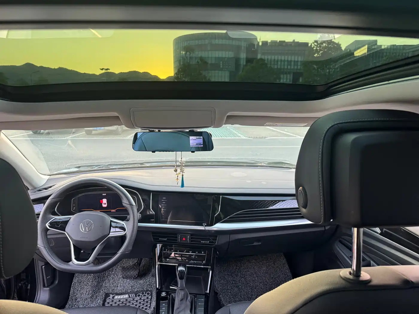 Volkswagen Passat 2024 330TSI Starlight Elite Edition фото 16
