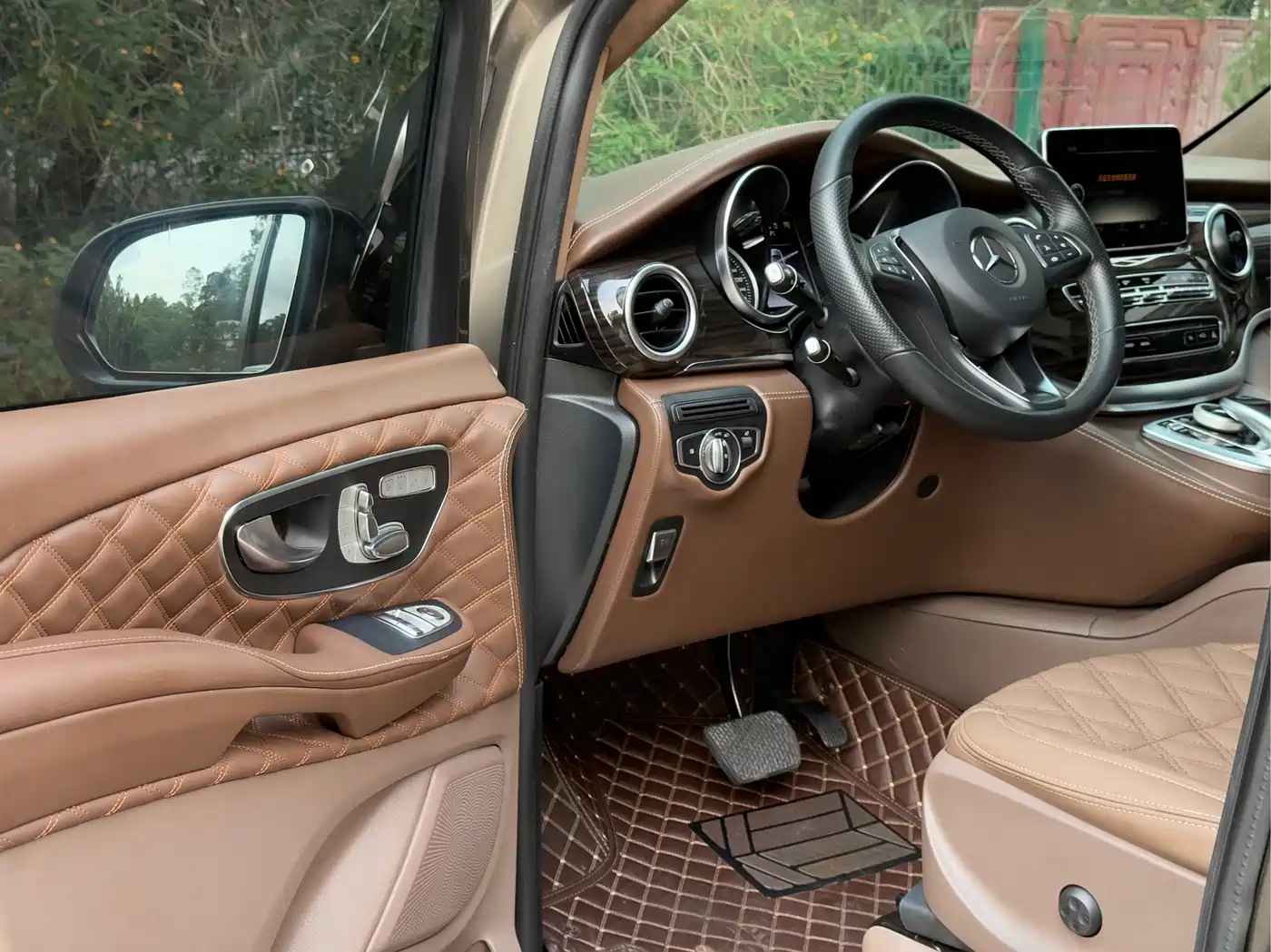 Mercedes-Benz V-Class 2017 Model V 260 Pilot Edition фото 14
