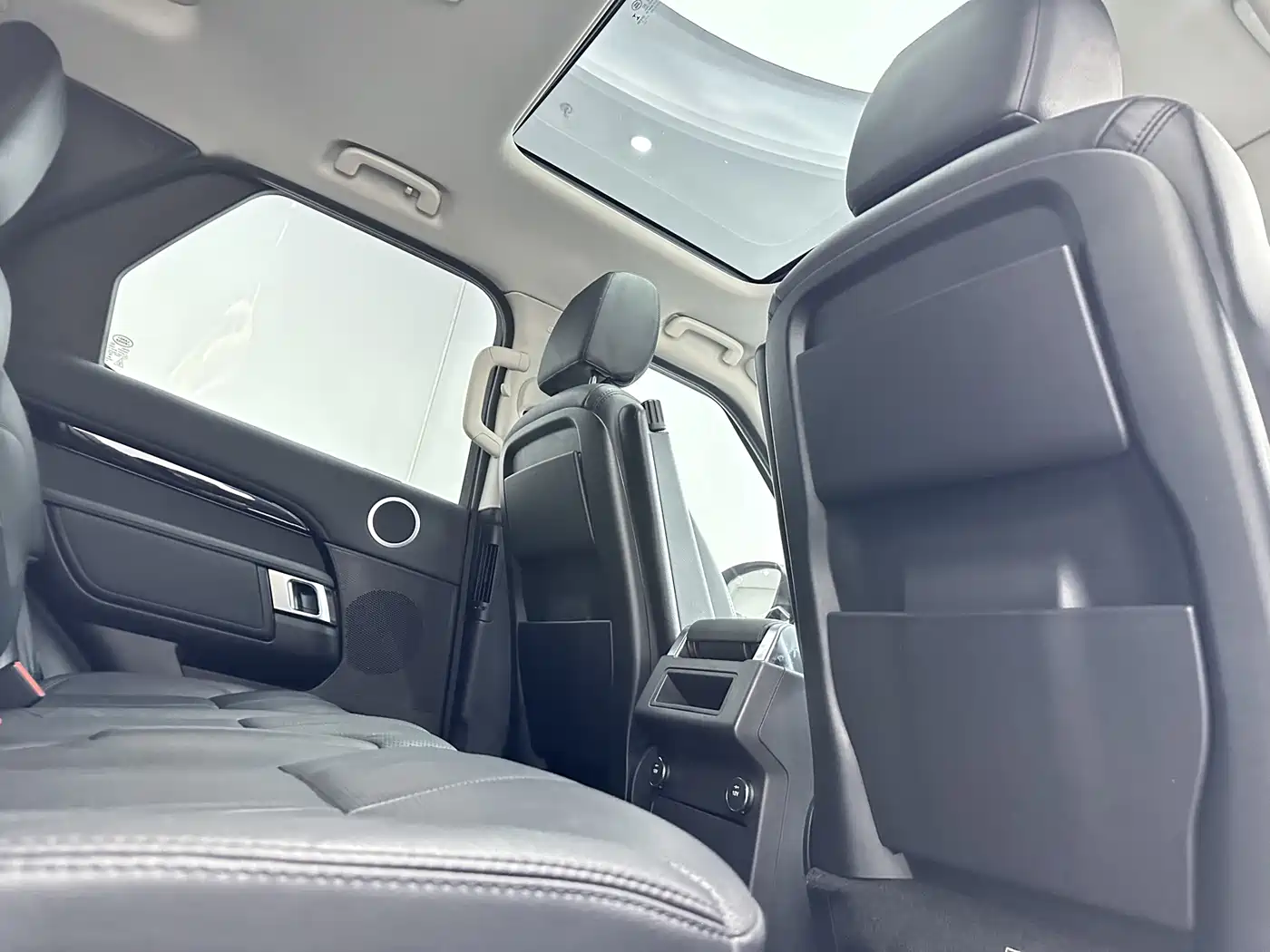 Land Rover Discovery 2017 3.0 SC V6 SE фото 14