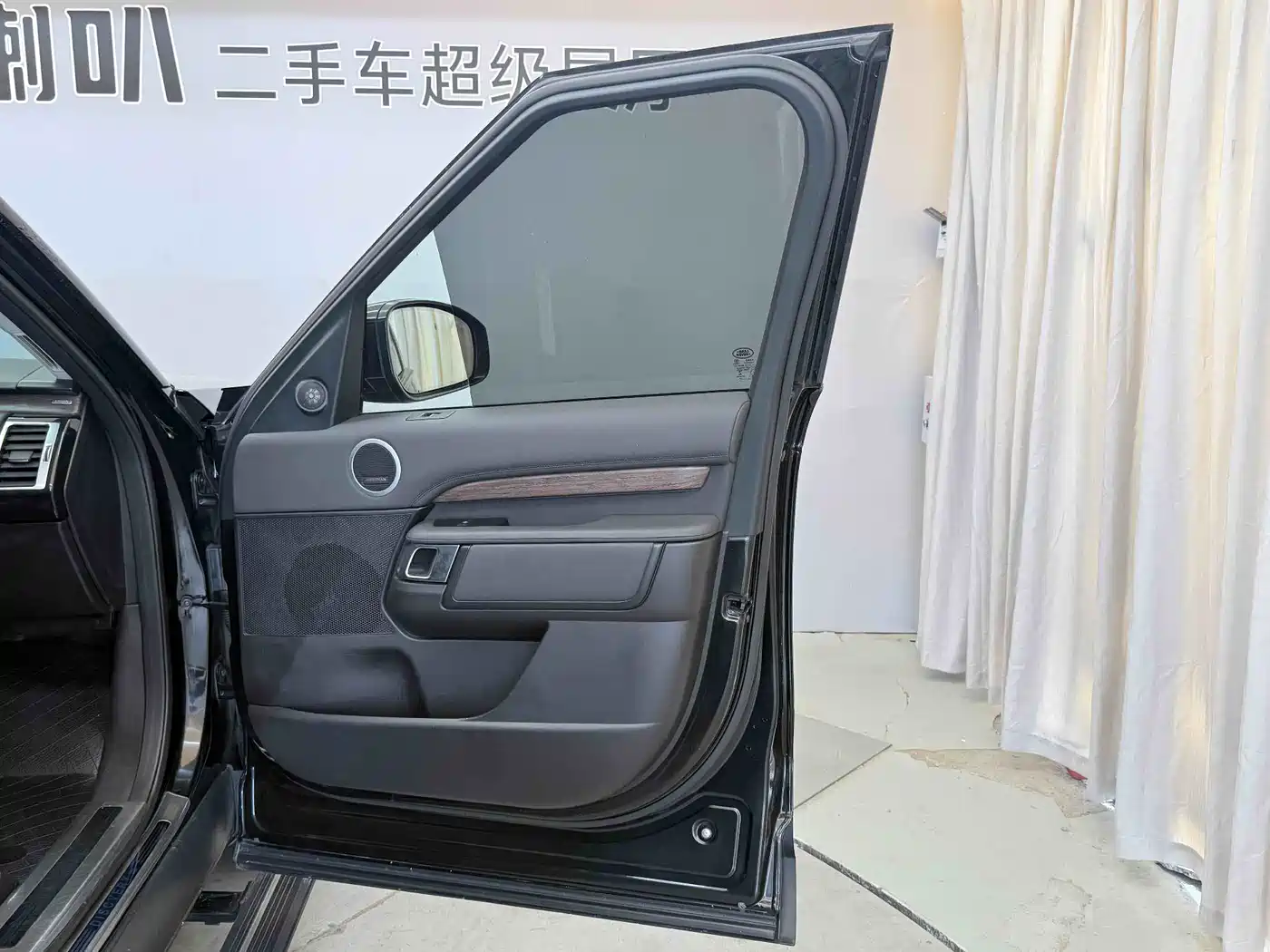 Land Rover Discovery 2017 3.0 SC V6 HSE фото 20