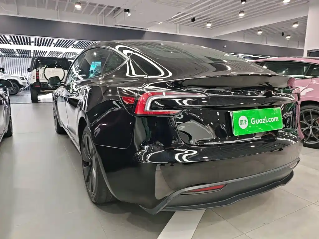 Фото 5 - Tesla Model 3