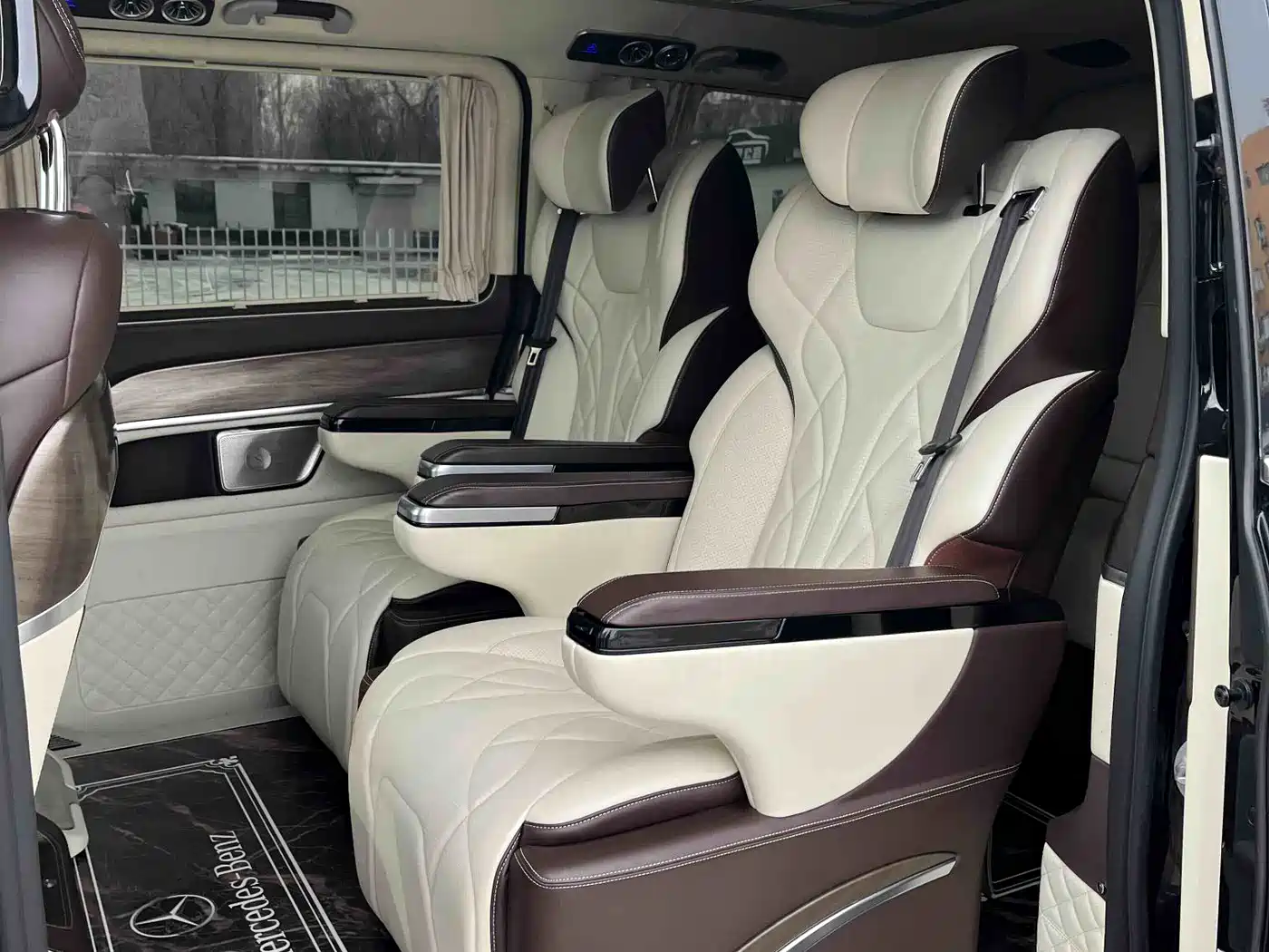 Mercedes-Benz V-Class 2021 V 260 L Long Wheelbase Premium Edition фото 7