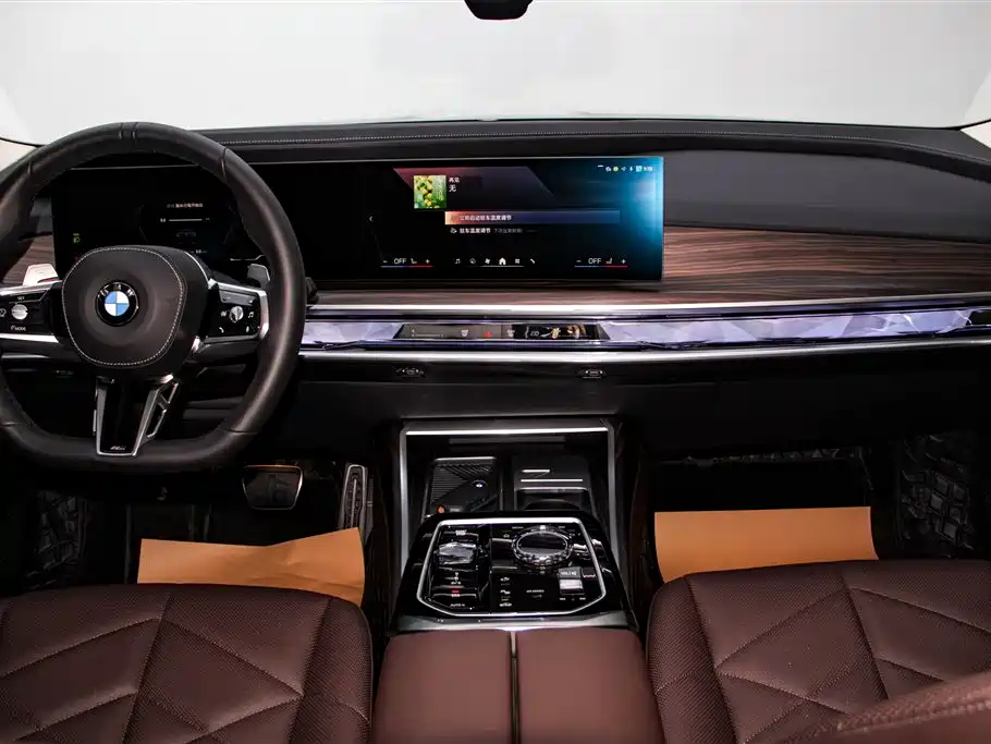 BMW 7 Series 2023 Model 735Li M Sport Package фото 14