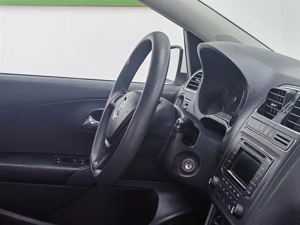 Volkswagen Polo 2014 1.4L Automatic Comfort Edition фото 22
