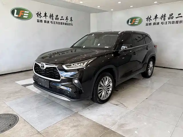 Toyota Highlander 2.5L, Гибрид, полный привод, Премиум, 7 мест