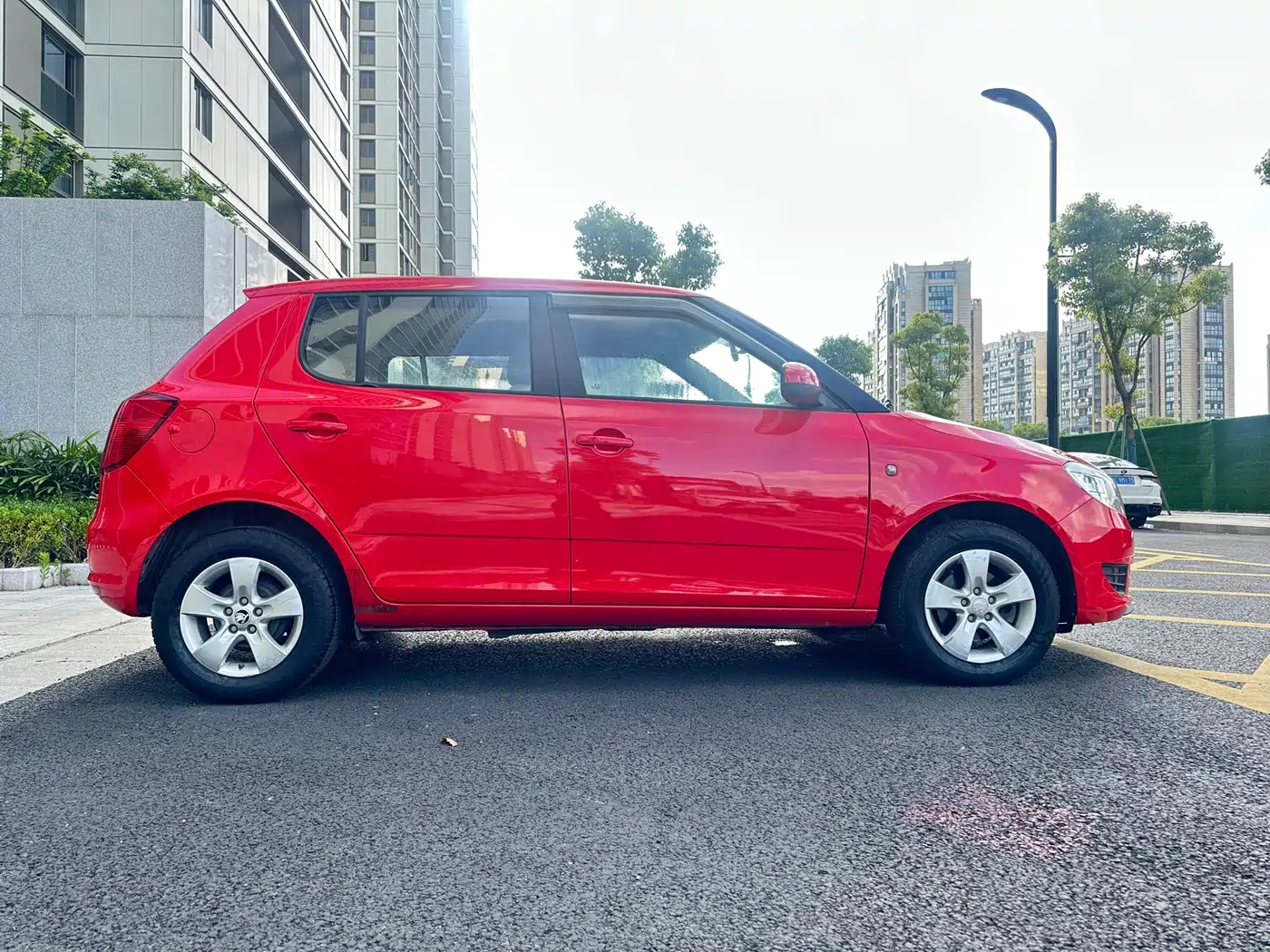 Škoda Fabia 2014 1.4L Automatic Crystal Edition фото 4