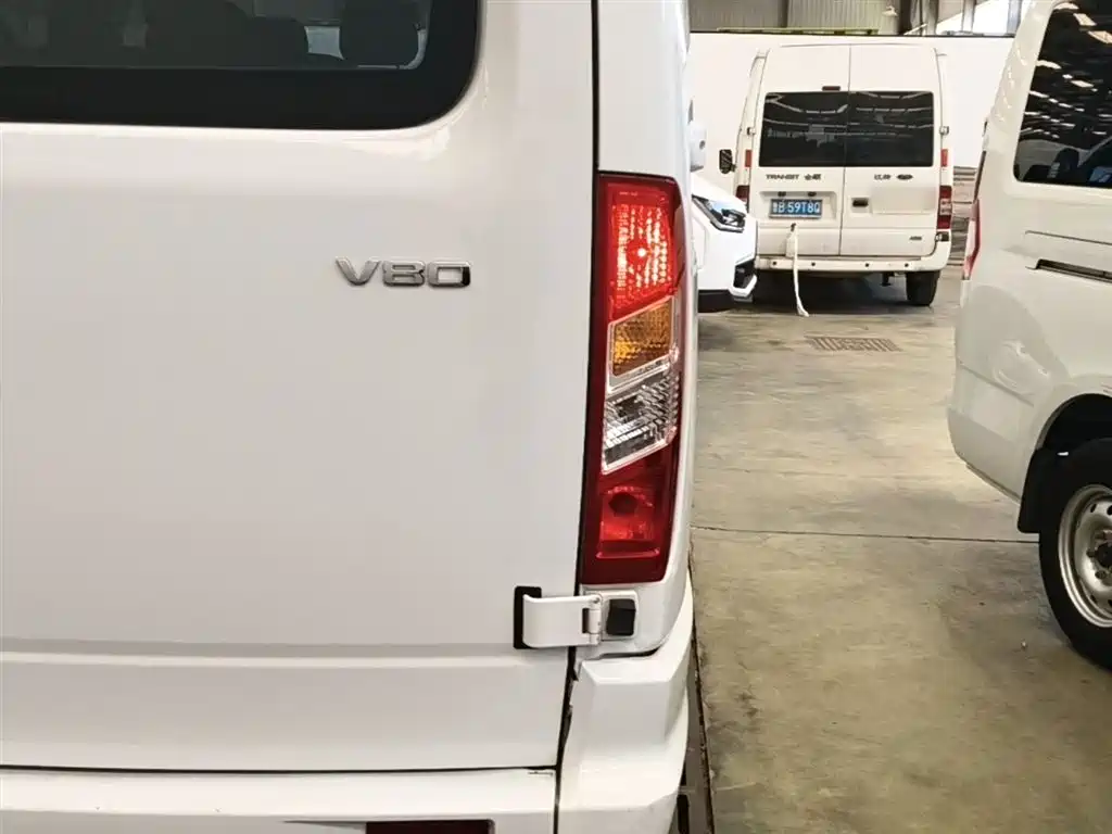 SAIC Maxus Xintu V80 2024 Model Year Aoyunton Value Edition 6MT Short Wheelbase Medium Roof 127Ps 5/6-Seater фото 8