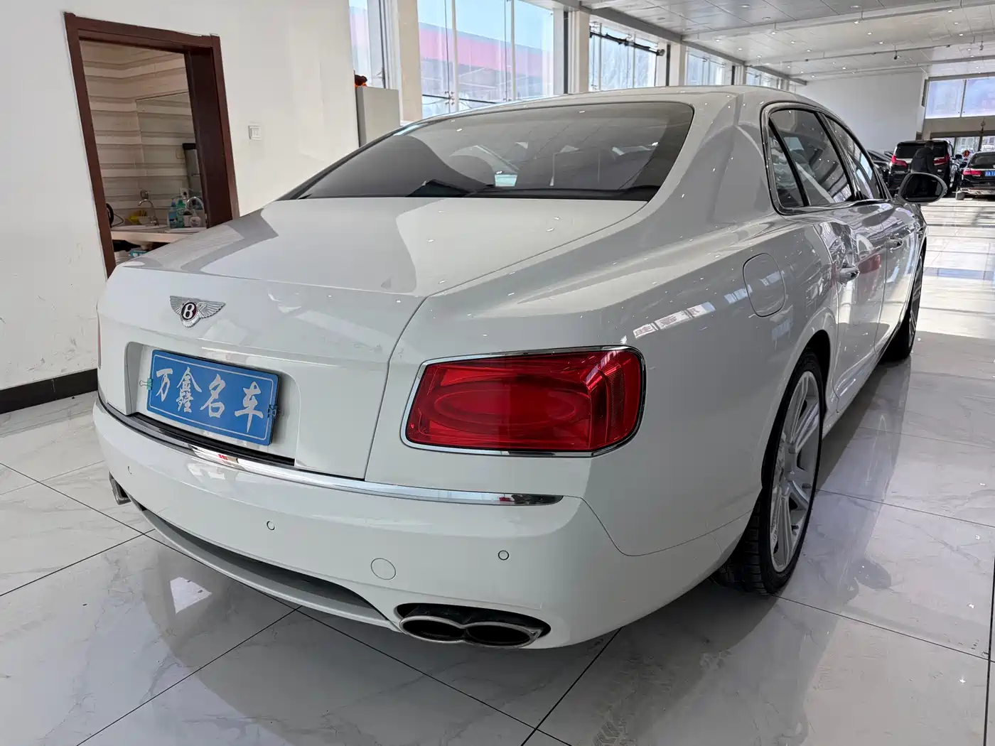 Bentley Flying Spur 2016 4.0T V8 Standard Edition фото 18