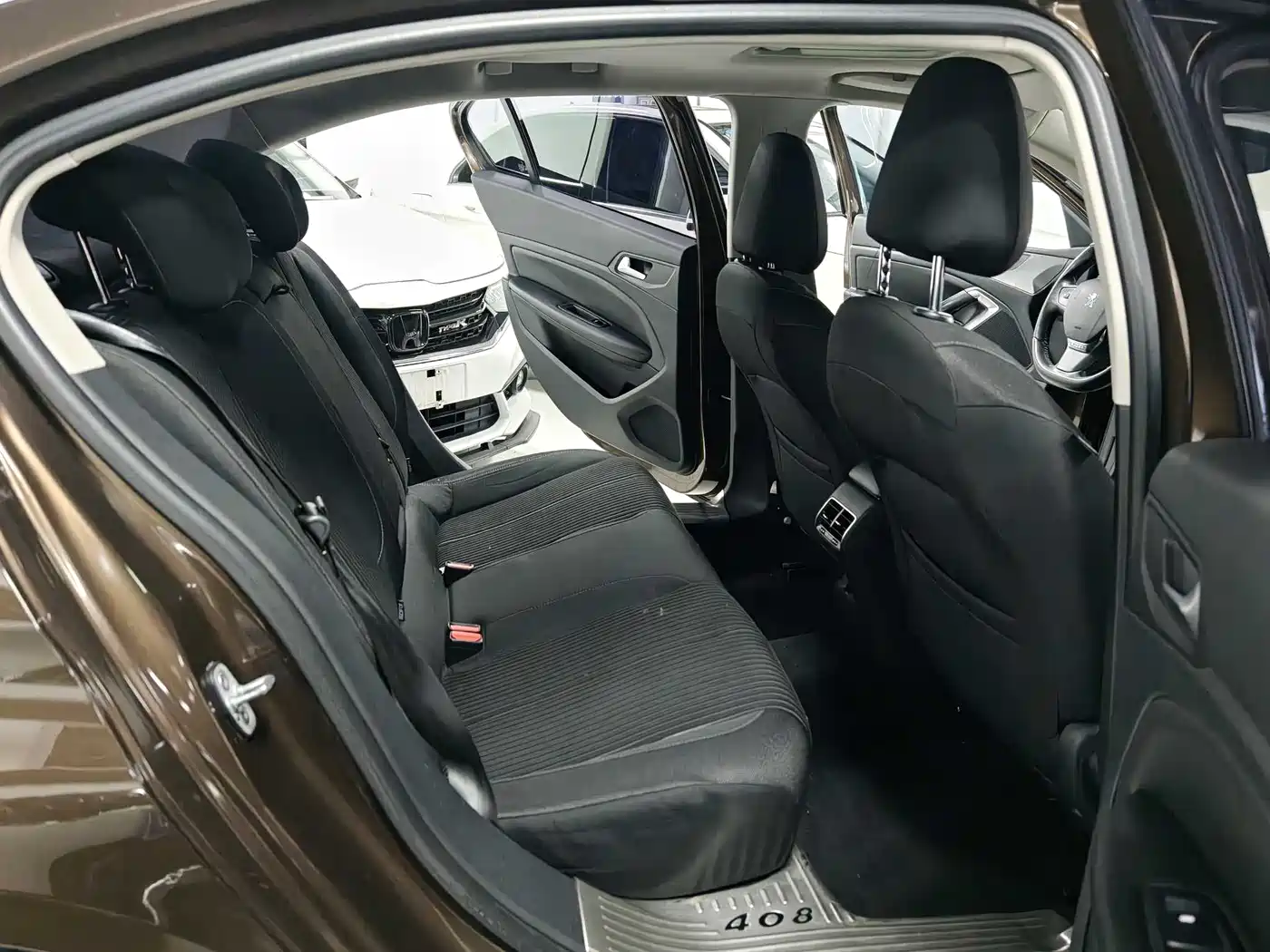 Peugeot 408 2014 1.8L Automatic Luxury Edition фото 9