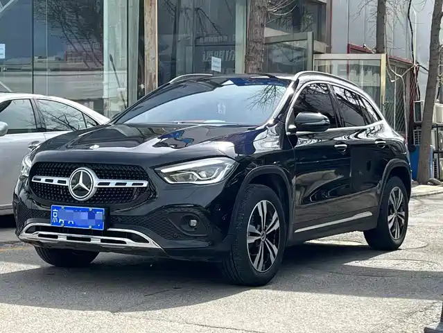 MERCEDES-BENZ GLA
