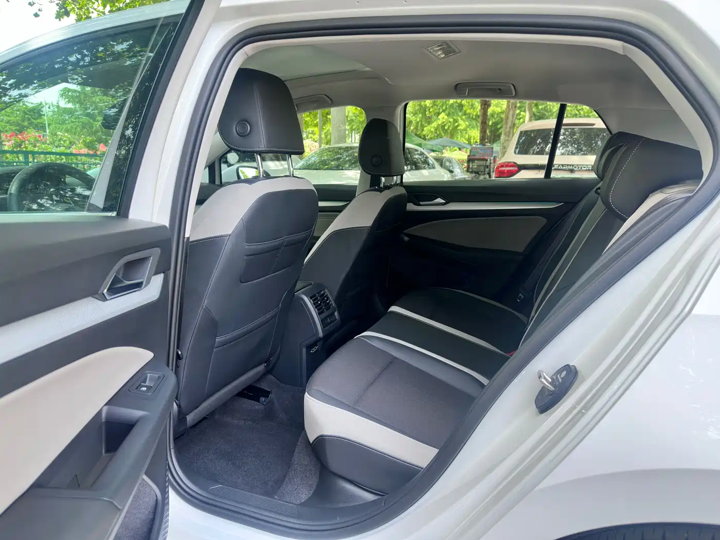 Volkswagen Golf 2023 280TSI DSG Pro фото 9