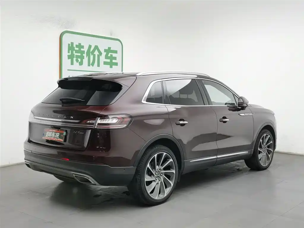 LINCOLN NAVIGATOR (IMPORT)