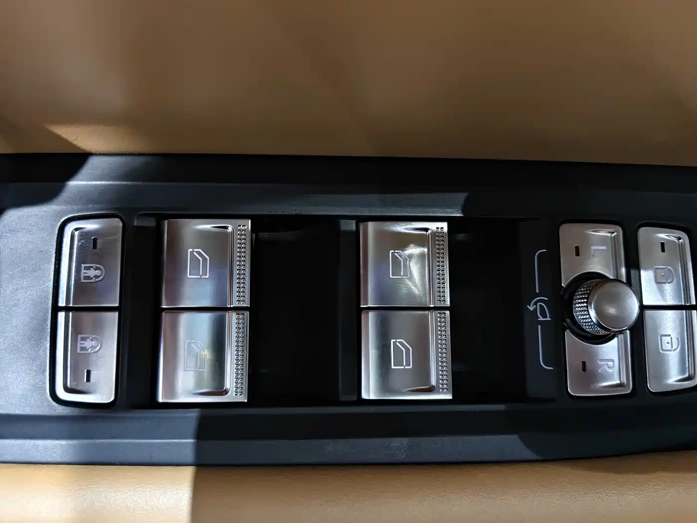 Lynk & Co 09 EM-P 2023 2.0TD EM-P AWD Asian Games Executive Edition 5-Seater фото 31