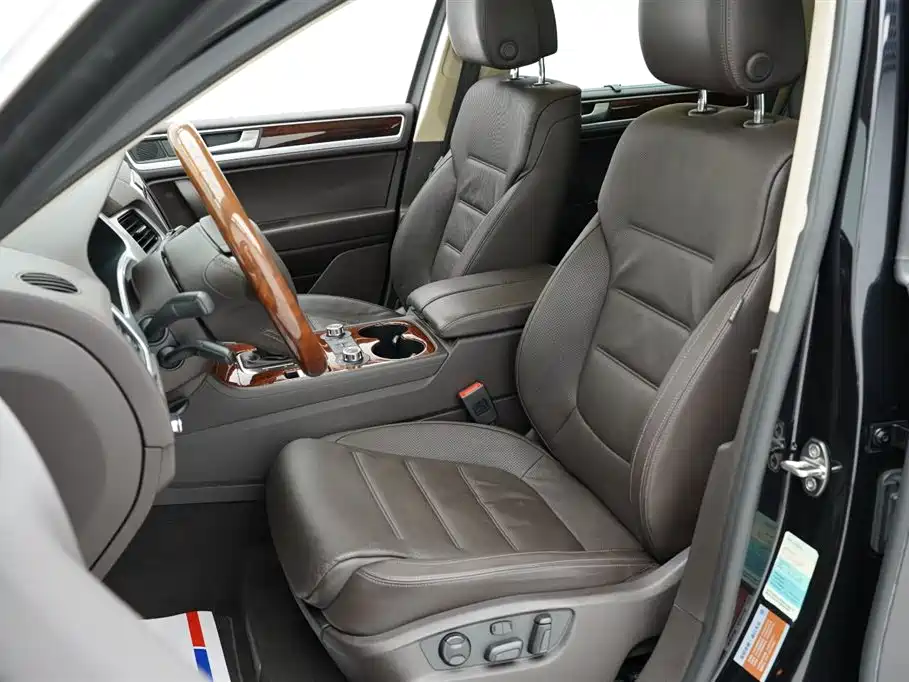 Volkswagen Touareg 2011 3.0TSI Comfort фото 11